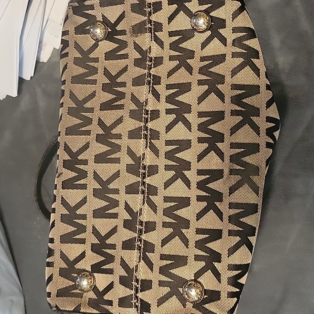 Micheal Kors bag ( used ) - Picture 3 of 3